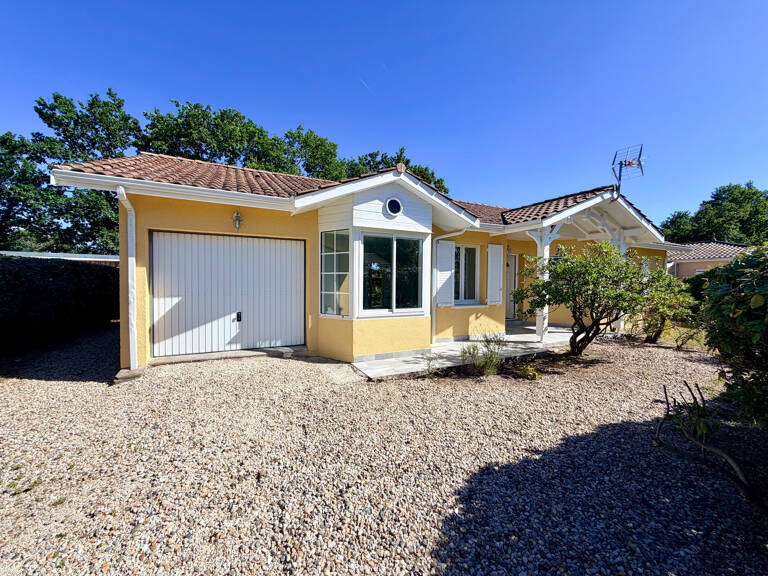 ARES - JOLIE MAISON 3 CHAMBRES AVEC JARDIN — photo 1