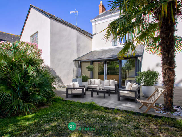 Elégante maison familiale avec jardin intimiste — photo du bien