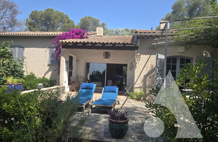 SAINT-RAPHAEL VILLA D'EXCEPTION À DEUX PAS DE LA MER  200 M² SUR 3 845 M² — photo 2