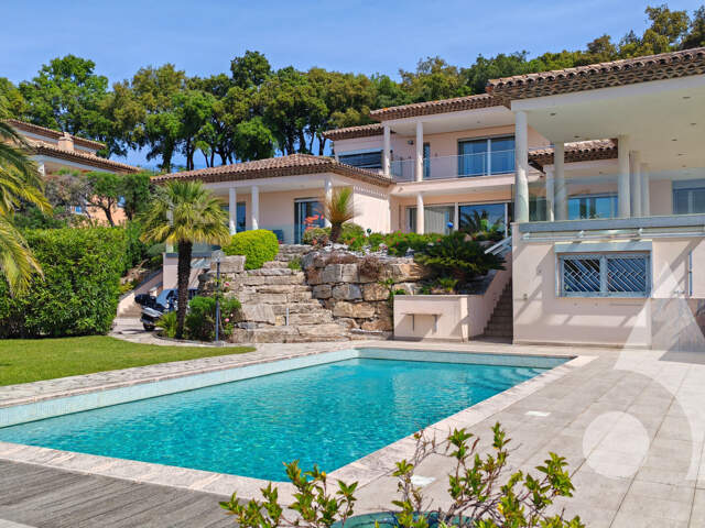 Villa d'Exception avec Vue Mer Panoramique sur tout le Golfe de Saint-Tropez — photo du bien