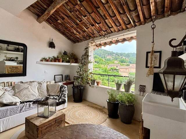 Maison de village de 127m² sur 4 niveaux avec terrasse — photo du bien