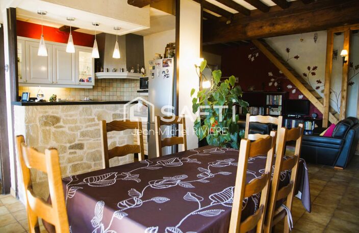 Implantée sur la commune de Taluyers, je vous invite à venir découvrir cette ferme en pierre de 157 m2 habitable et ses 300 m2 de dépendances, implantée sur 4000 m2 de terrain avec potager. — photo 4