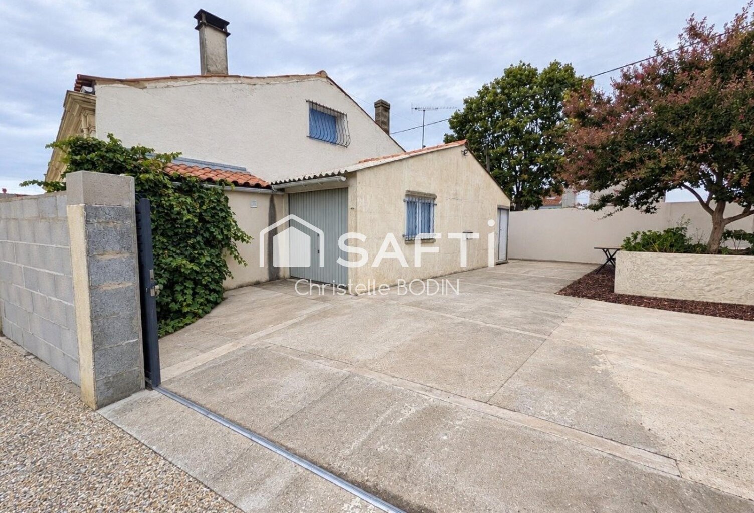 Grande maison familiale de 276 m² avec ancien espace commercial et fort potentiel à Tonnay-Charente — photo 1