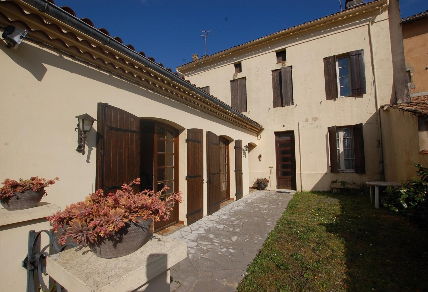 Centre-ville d'Étauliers  Appartement 130 m² — photo 1