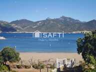 Villa contemporaine pieds dans l'eau, site Natura 2000 entre port de plaisance et réserve de Scandola. 97m², 4 chambres, 30 min aéroport Calvi. — photo 2