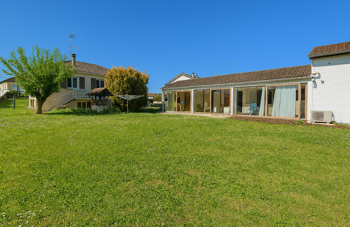 Grande maison familiale avec dépendance aménagée et fort pot — photo 2