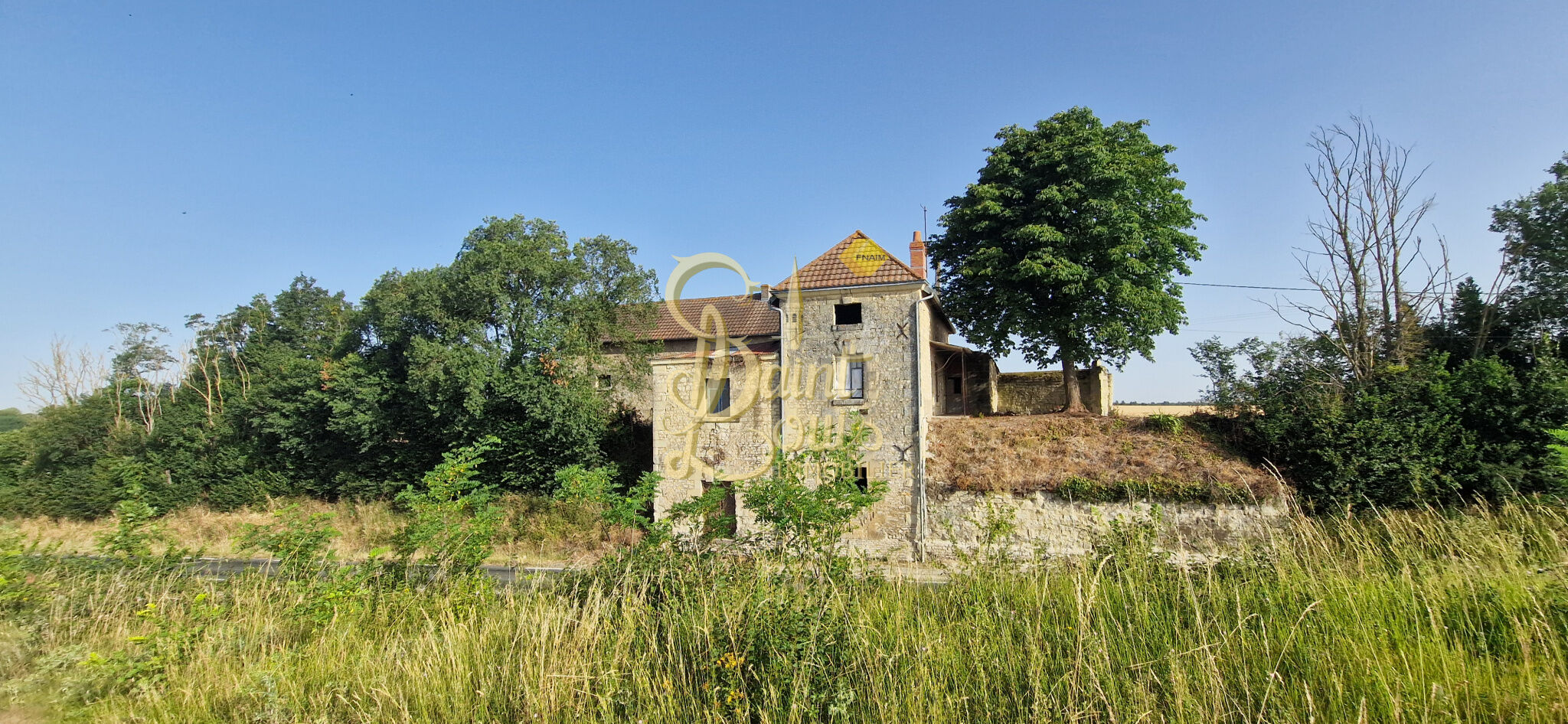 MAISON ATYPIQUE 105 M2 AU SOL - DEPENDANCES ET CAVE VOUTEE D