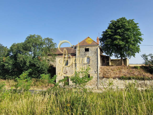 MAISON ATYPIQUE 105 M2 AU SOL - DEPENDANCES ET CAVE VOUTEE D — photo du bien