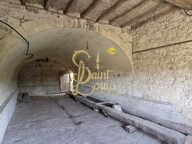 MAISON ATYPIQUE 105 M2 AU SOL - DEPENDANCES ET CAVE VOUTEE D — photo 3