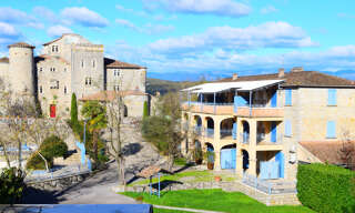 Maison 73 Pièces 1823 m² à vendre à Vallon-Pont-d'Arc (07150)