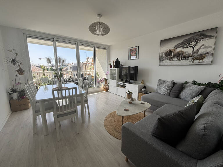 APPARTEMENT - CENTRE VILLE - LES SABLES D'OLONNE — photo 1