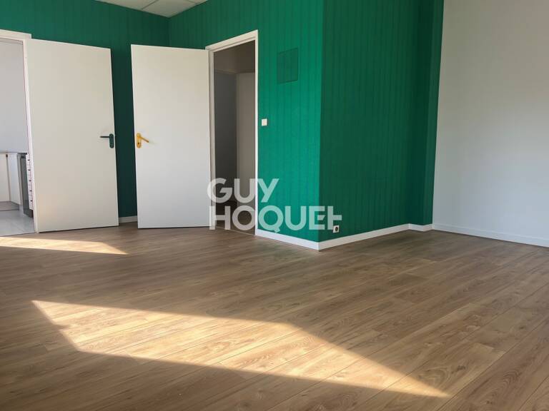 local — photo 1