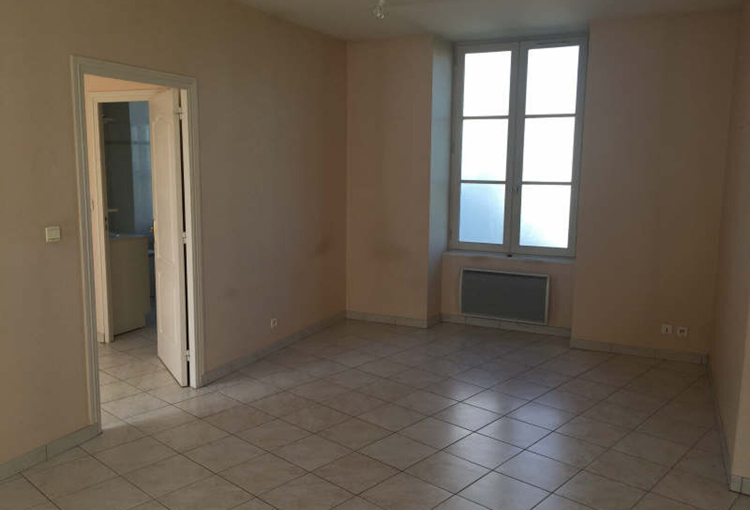 APPARTEMENT T2 - RUE MONSEIGNEUR AUGOUARD — photo 1