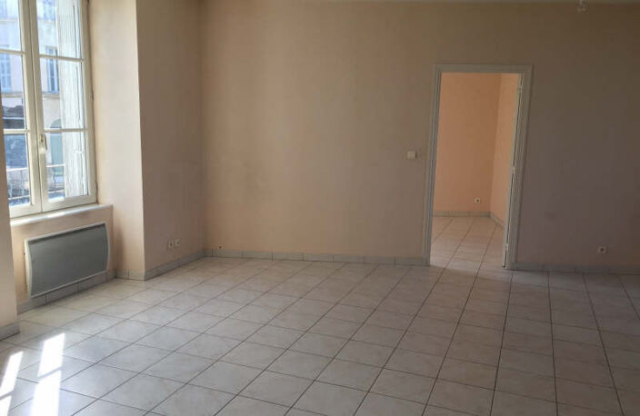 APPARTEMENT T2 - RUE MONSEIGNEUR AUGOUARD — photo 2