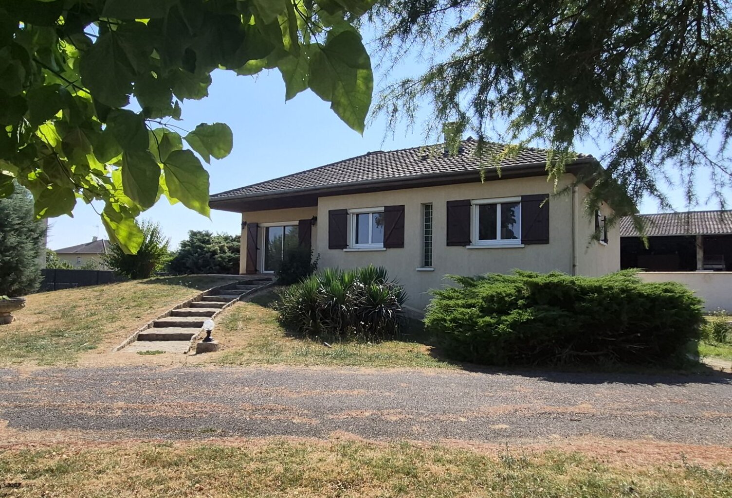 Maison avec terrain — photo 1