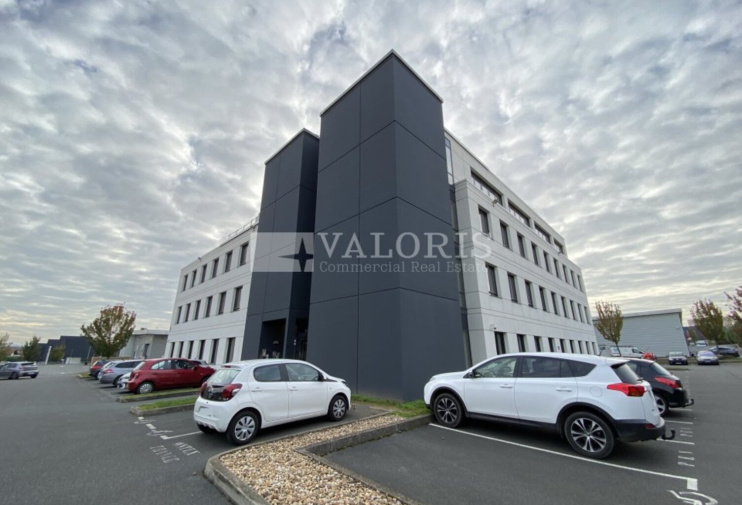 BUREAUX à LOUER — photo 1