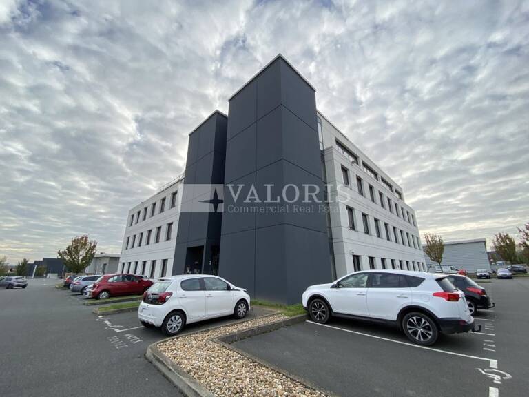 BUREAUX à LOUER — photo 1