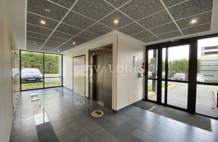 BUREAUX à LOUER — photo 2