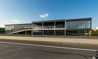 Commerce  3754 m² à louer à Vénissieux (69200)