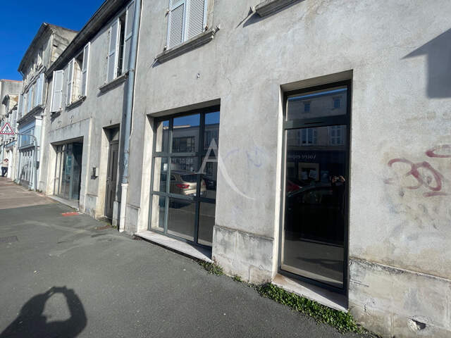 Local commercial environ 66 m² — photo du bien