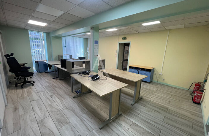 Local commercial environ 66 m² — photo 2