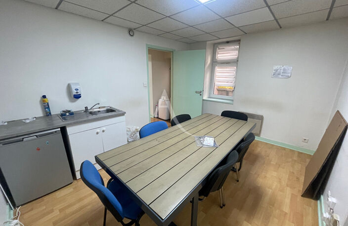 Local commercial environ 66 m² — photo 4