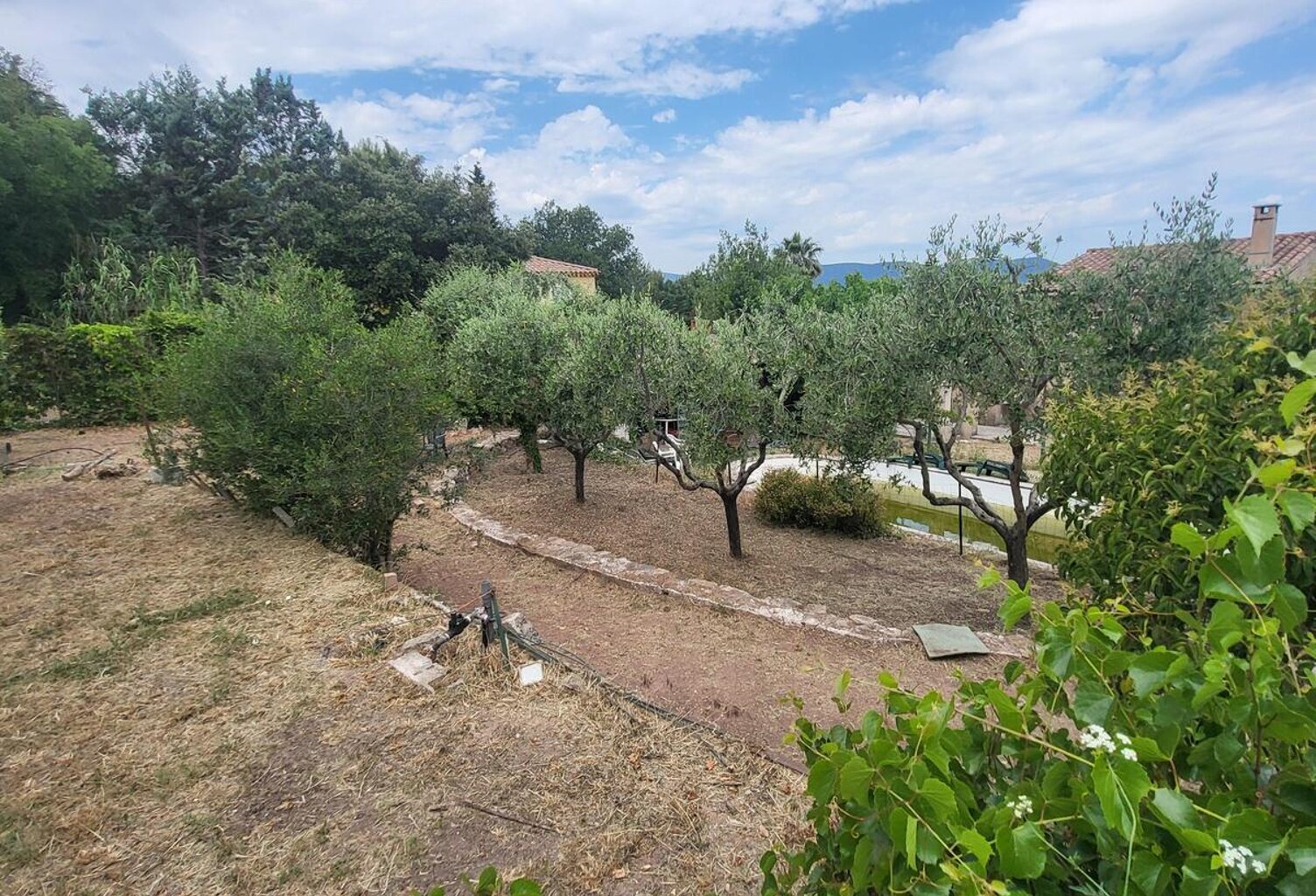 Parcelle constructible issue d'un détachement, d'une superficie — photo 1