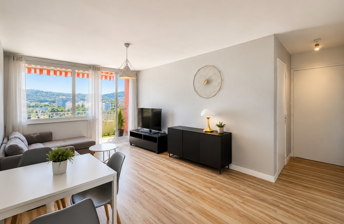 RARE à la vente !  IDEALEMENT BIEN PLACE La Rouviere Bat C en étage élevé — photo 2
