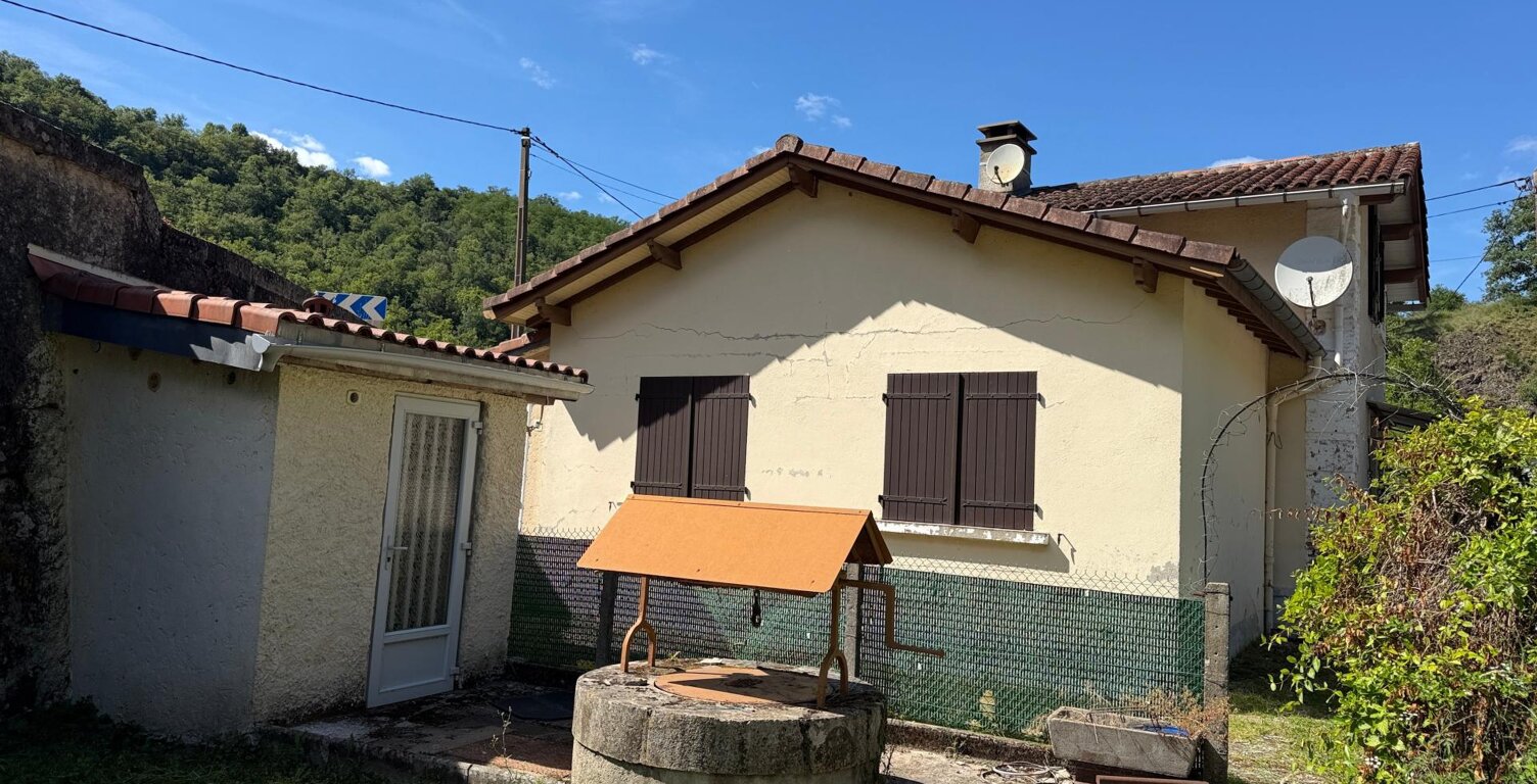 Maison de garde barrière à la campagne — photo 1