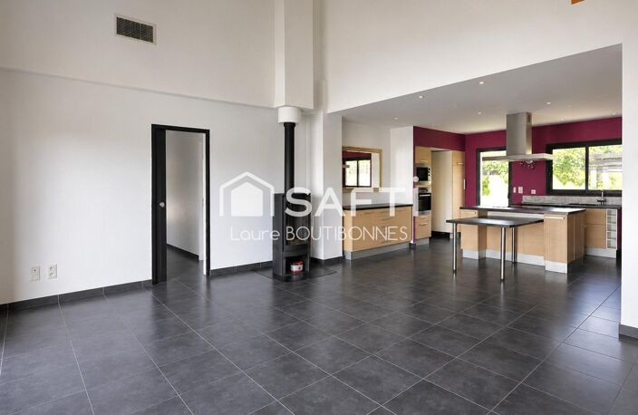 Maison familiale de 162 m² avec suite parentale, double garage et jardin — photo 3