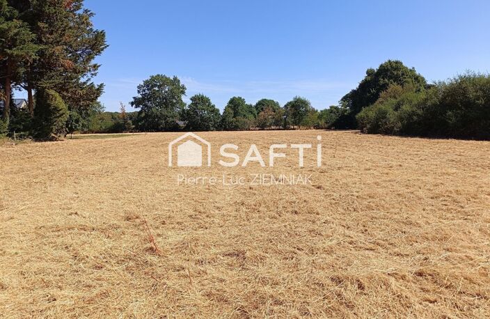 Terrain de 6 963 m² avec partie constructible - Saint-Charles-la-Forêt — photo 2