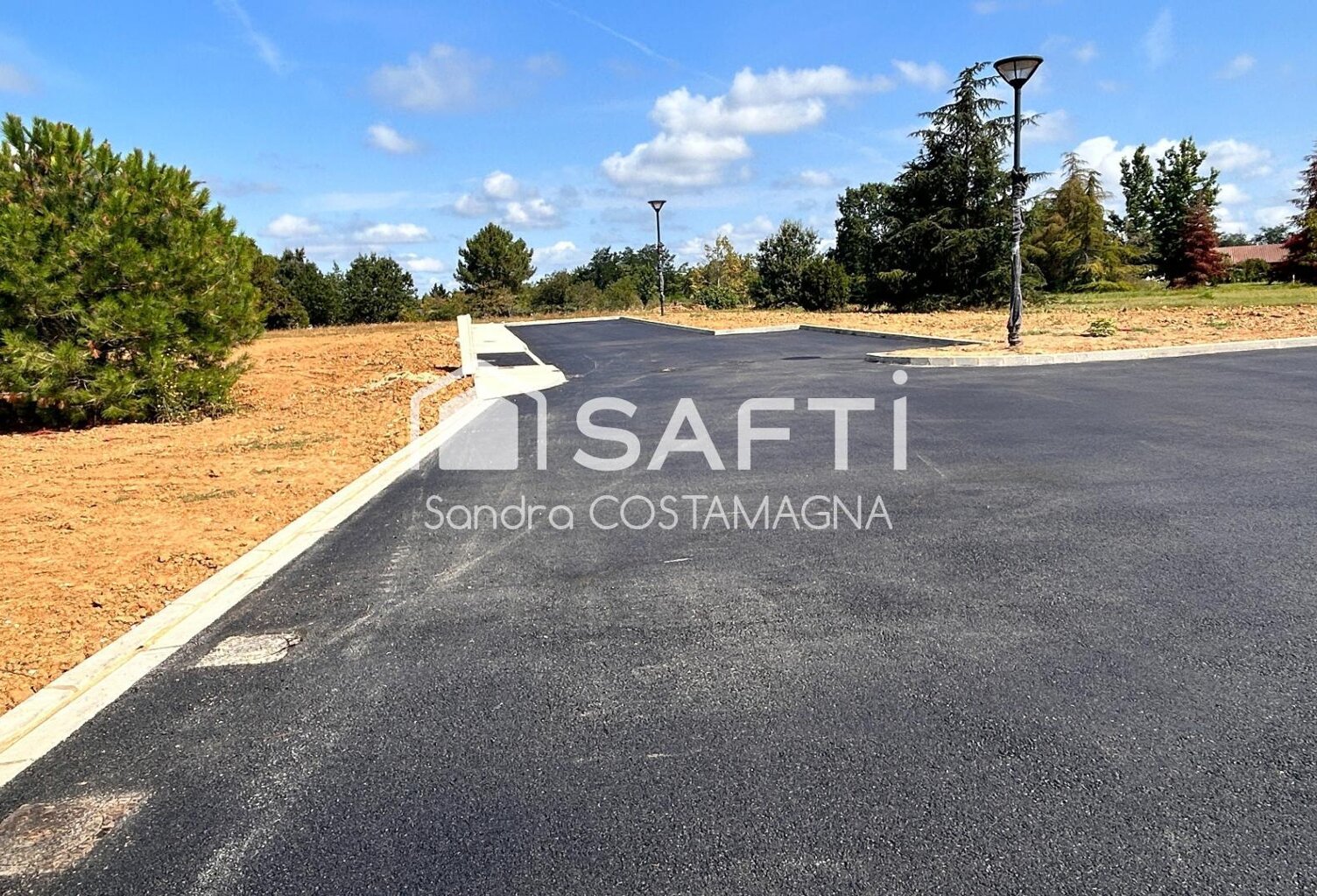 Terrain plat viabilisé — photo 1