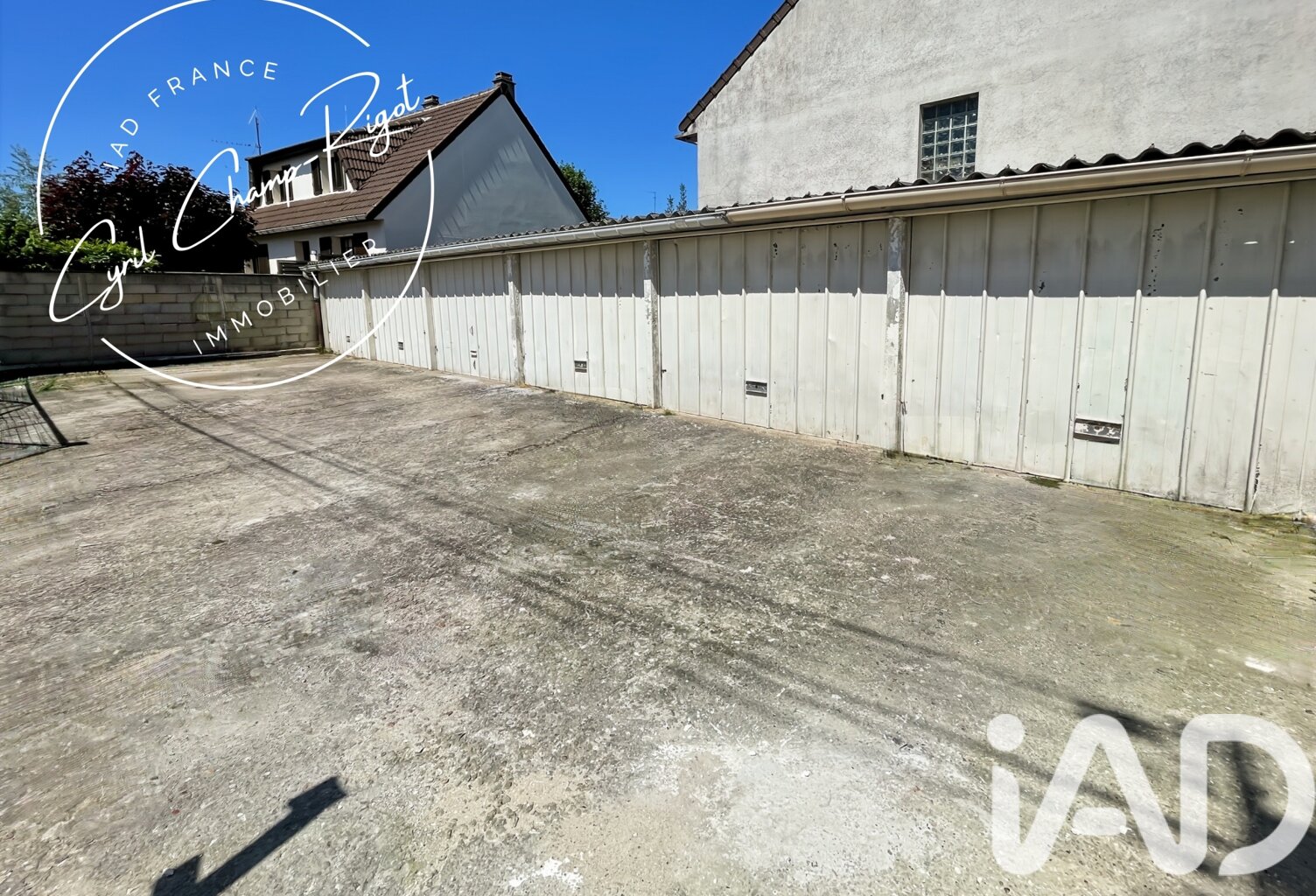 Vente Garage 245 m&sup2; — photo 1