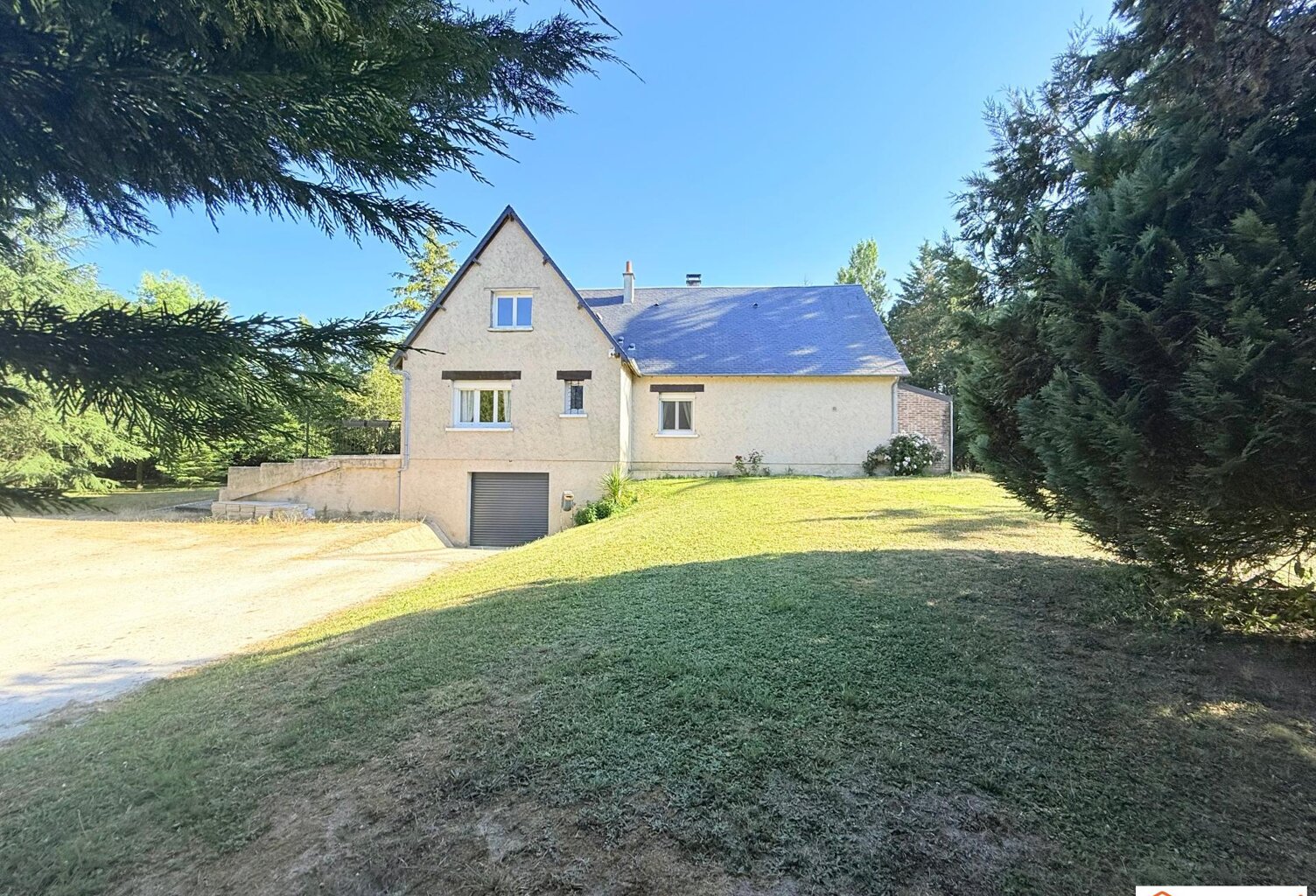 Maison familiale dans un environnement verdoyant — photo 1