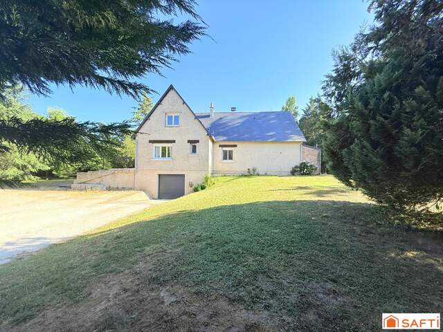 Maison familiale dans un environnement verdoyant — photo du bien