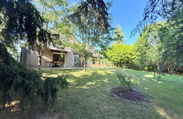 Maison familiale dans un environnement verdoyant — photo 2
