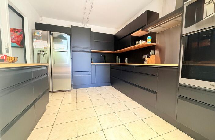Maison familiale dans un environnement verdoyant — photo 3