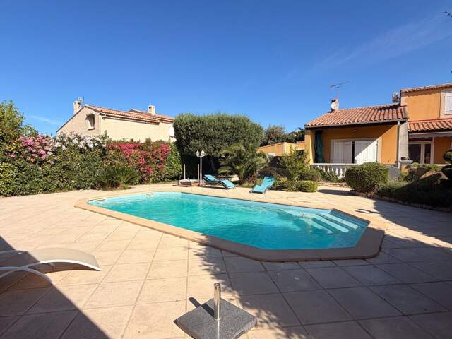 Maison familiale avec piscine au calme — photo du bien