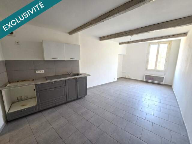 Saint-Maximin : T2 libre avec jolie vue — photo du bien