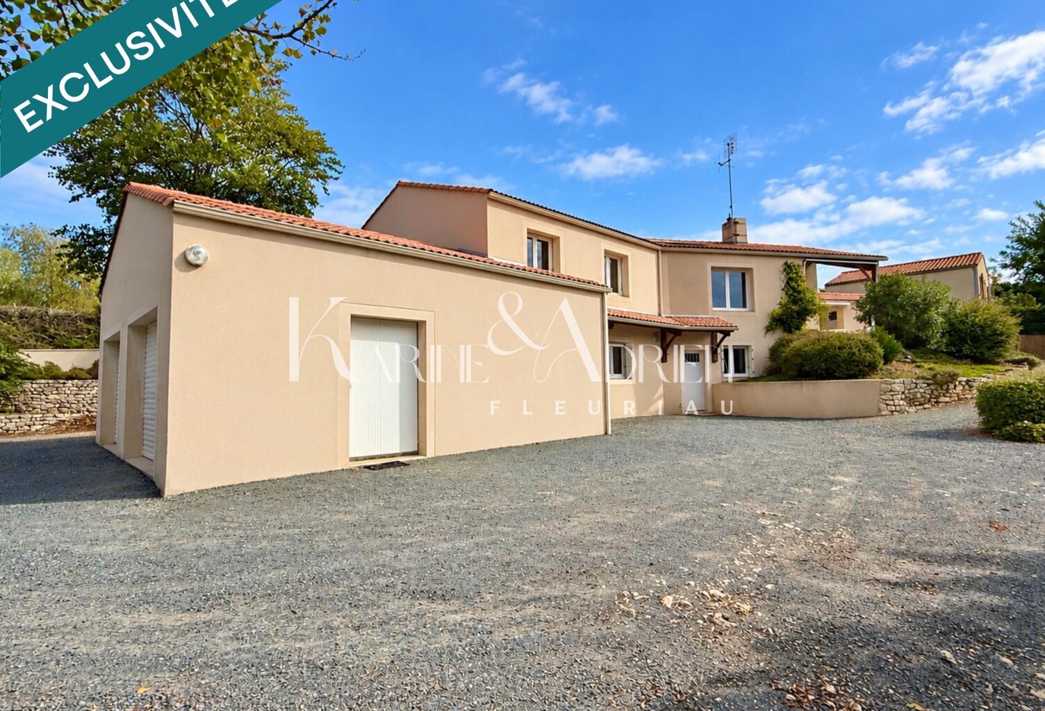 Maison contemporaine avec 5 chambres, bureau, parc arboré clos, dépendances et double garage — photo 1