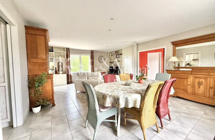 Maison contemporaine avec 5 chambres, bureau, parc arboré clos, dépendances et double garage — photo 4