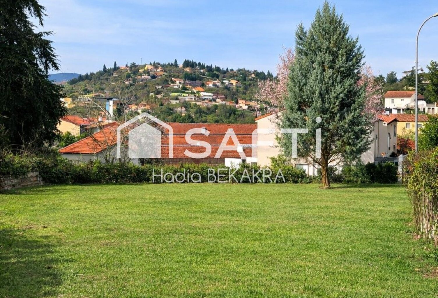 Terrain constructible 530 m²  Rive-de-Gier centre 110 000 € — photo 1