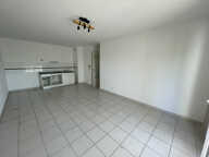 Appartement T3 avec terrasse et parking- SALON - 210 000 € (Honoraires charge vendeur) — photo 2