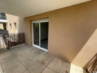 Appartement T3 avec terrasse et parking- SALON - 210 000 € (Honoraires charge vendeur) — photo 4