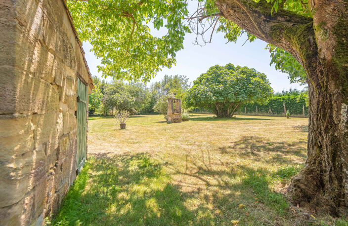 MAISON XVIo - 270 M2 - 5 CHAMBRES — photo 3