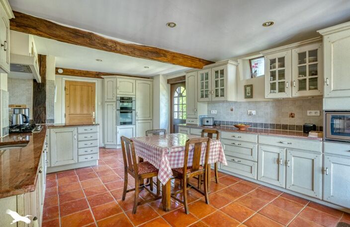 Maison en pierre de 8 pièces principales — photo 2