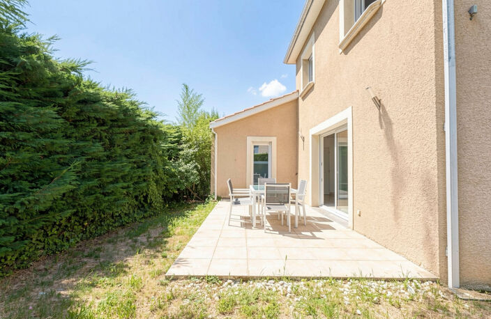 MAISON T5 - CRAPONNE CENTRE AU CALME — photo 3