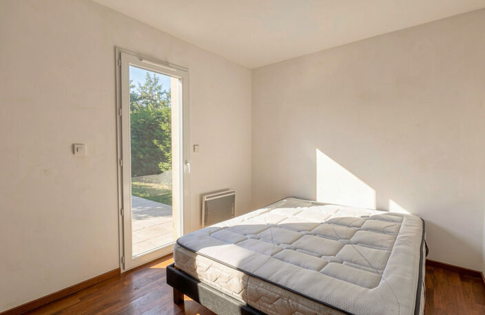 MAISON T5 - CRAPONNE CENTRE AU CALME — photo 5