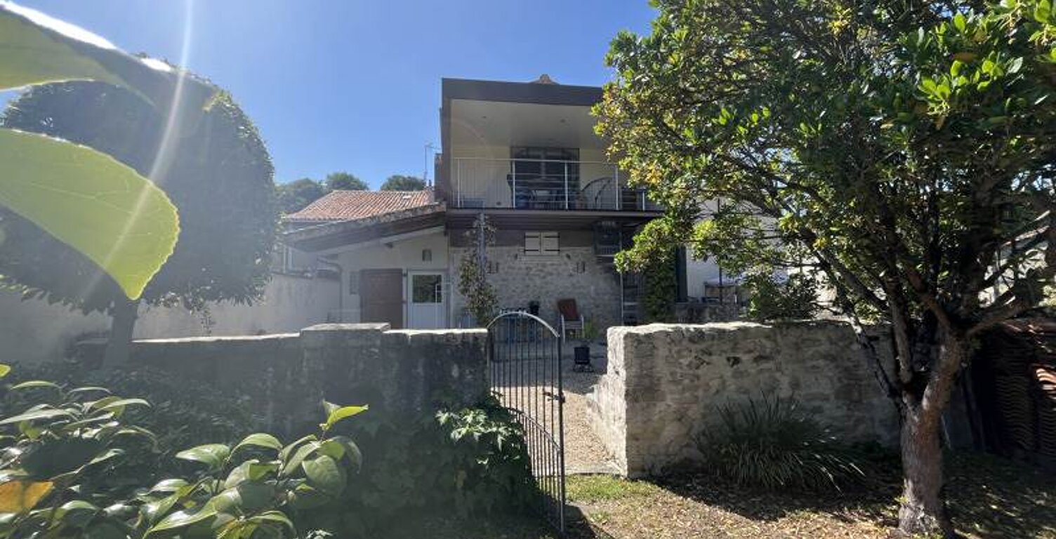 Vente immeuble   La Rochefoucauld-en-Angoumois (16110) — photo 1