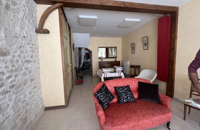 Vente immeuble   La Rochefoucauld-en-Angoumois (16110) — photo 2
